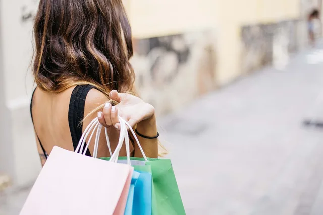 happy holidays, woman, shopping, lifestyle, adult, bags, buy, shopping bags, retail, sale, woman shopping. A retail-peak test for campaign automation platforms